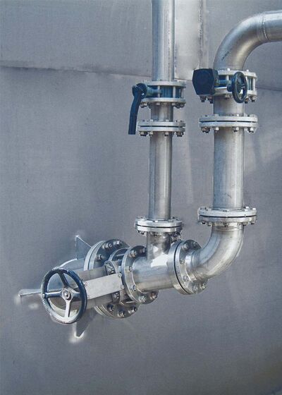 Ejector from outside through the tank wall