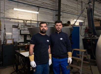 Arbeiten heute als Anlagenmechaniker bei Körting: Gowan Yousef Ali (links) und Kheiri Yousuf Ali